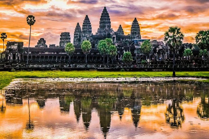 Angkor Wat Sunrise or Sunset Tour with Guide from Siem Reap