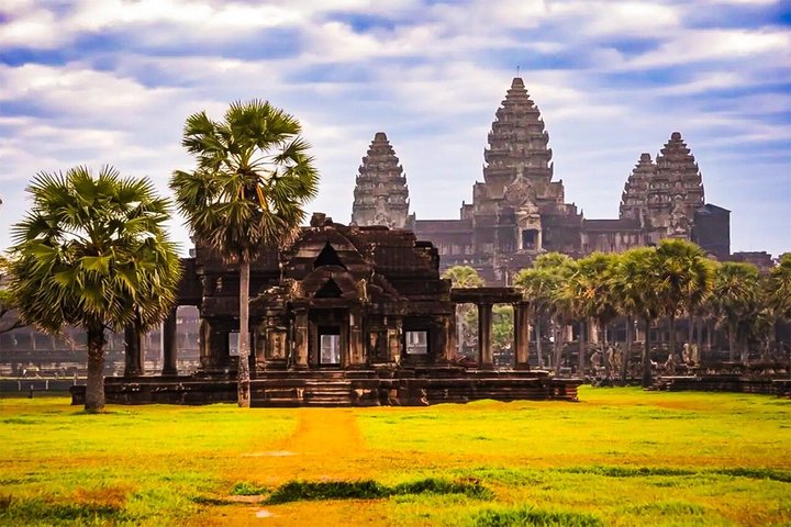 Angkor Wat Sunrise Private Tour with Guide from Siem Reap