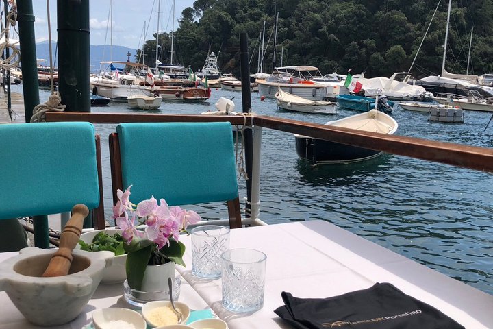 Portofino Boat and Walking Tour with Pesto Cooking & Lunch