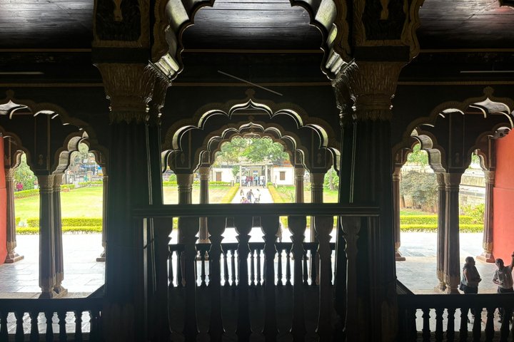 Ultimate Bangalore Full-Day Tour: Palaces, Temples & Markets