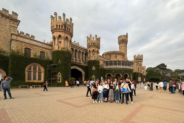 Ultimate Bangalore Full-Day Tour: Palaces, Temples & Markets
