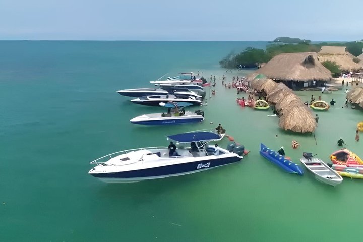 38 Ft Wahoo Private Speed Power Boat Rental Cartagena