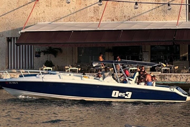 38 Ft Wahoo Private Speed Power Boat Rental Cartagena