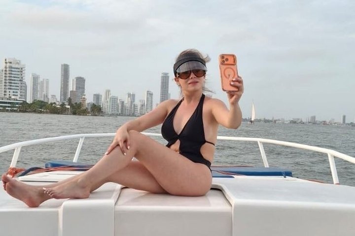 38 Ft Wahoo Private Speed Power Boat Rental Cartagena