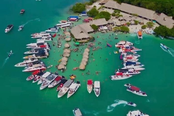 38 Ft Wahoo Private Speed Power Boat Rental Cartagena