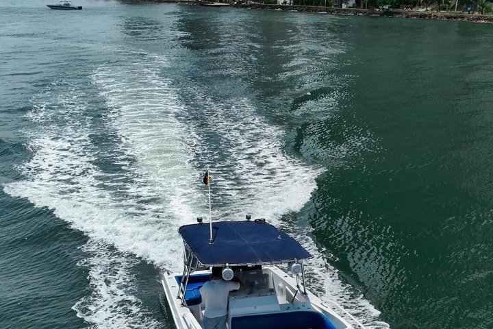 38 Ft Wahoo Private Speed Power Boat Rental Cartagena