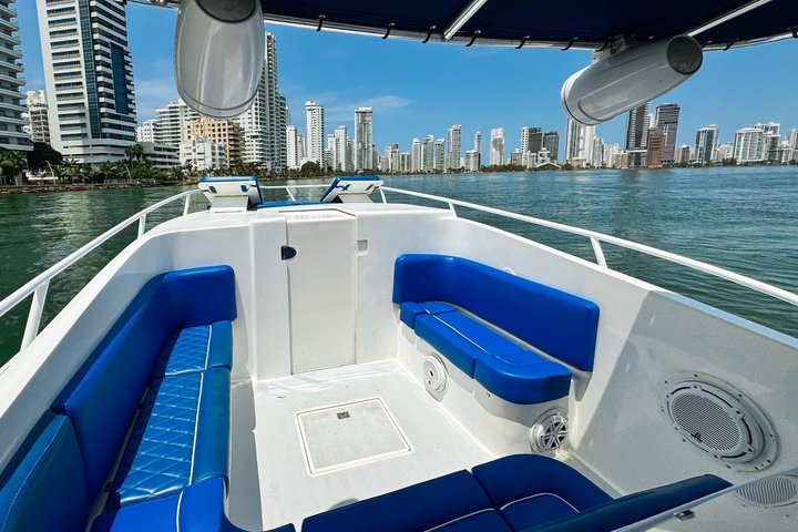 38 Ft Wahoo Private Speed Power Boat Rental Cartagena