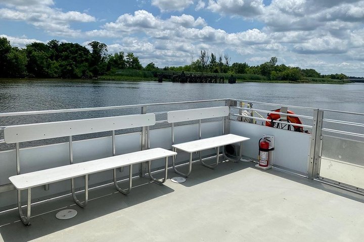 1 Hour River Cruise in Wilmington with Onboard Tiki Bar