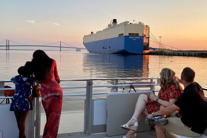 1 Hour River Cruise in Wilmington with Onboard Tiki Bar