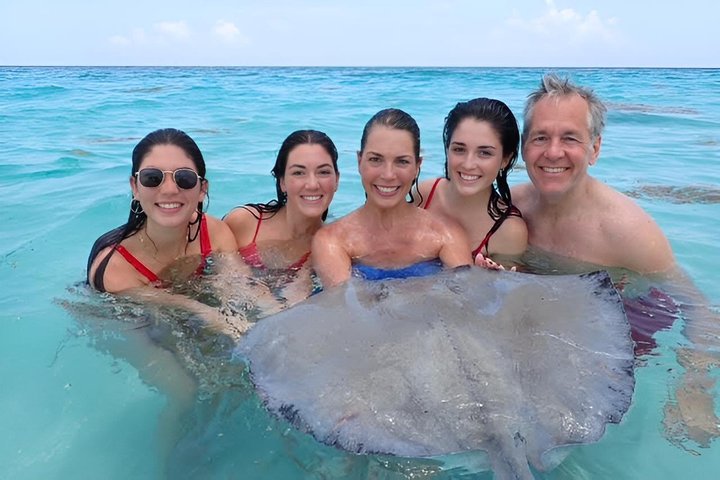 3-Stop Stingray City, Reef Snorkel & Starfish Point Tour