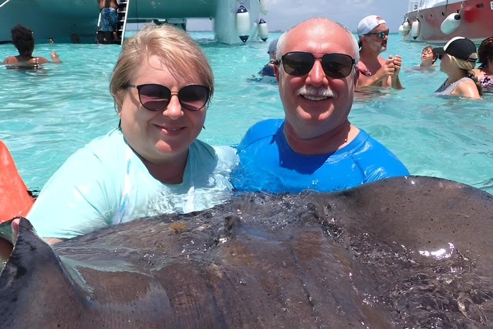 3-Stop Stingray City, Reef Snorkel & Starfish Point Tour