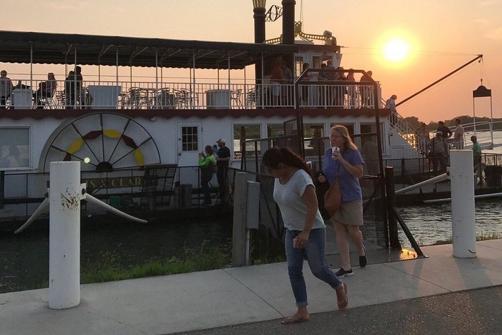 Missouri River BBQ Dinner Cruise with Laughing Sun Brewing Co