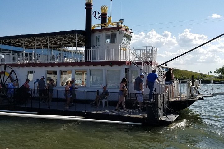 Missouri River BBQ Dinner Cruise with Laughing Sun Brewing Co