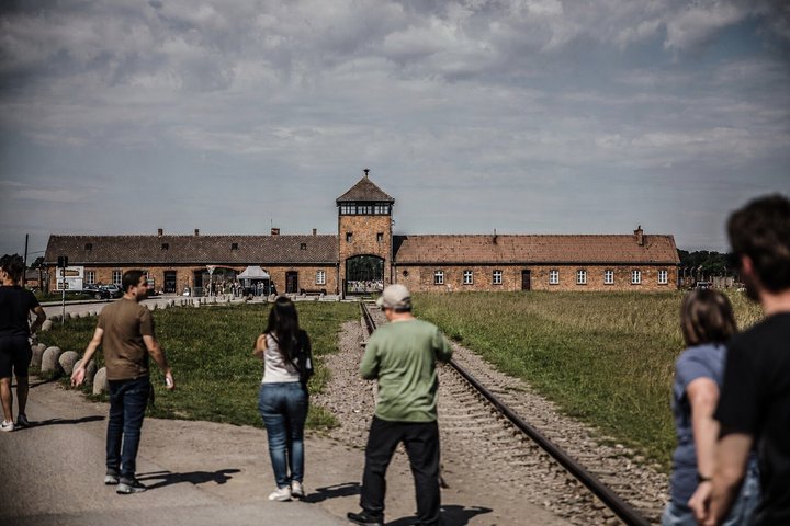 Auschwitz Birkenau Guided Tour Tickets and Transfer from Krakow
