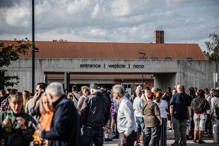 Auschwitz Birkenau Guided Tour Tickets and Transfer from Krakow