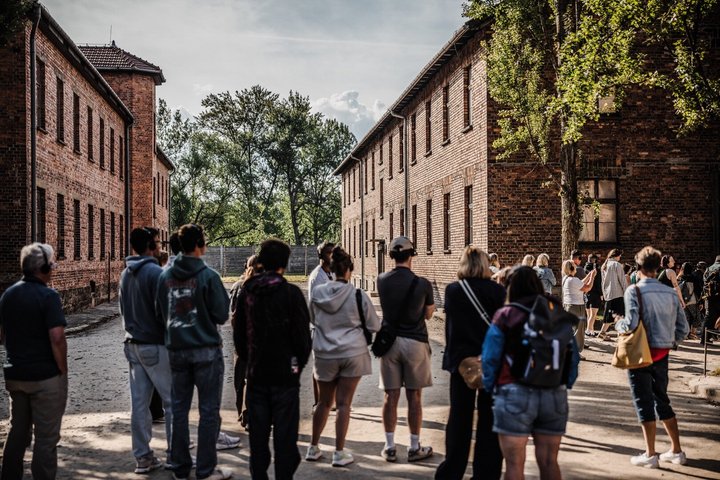 Auschwitz Birkenau Guided Tour Tickets and Transfer from Krakow