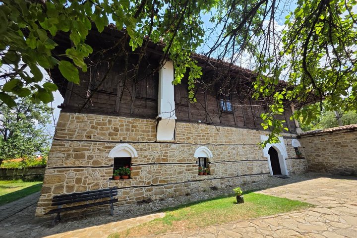 Private Tour from Bucharest: Veliko Tarnovo, Arbanasi & Tsarevets