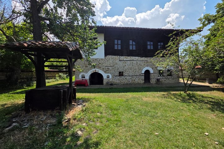 Private Tour from Bucharest: Veliko Tarnovo, Arbanasi & Tsarevets