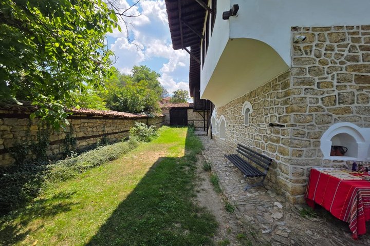 Private Tour from Bucharest: Veliko Tarnovo, Arbanasi & Tsarevets