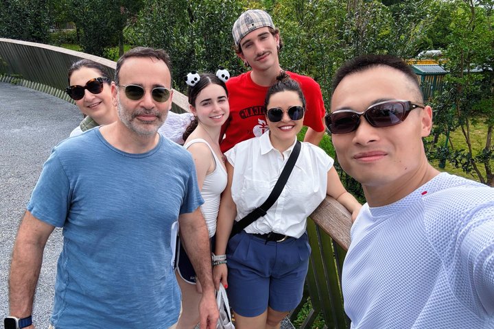 Private Chengdu Panda Base Tour with Hotel Pickup