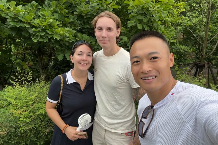 Private Chengdu Panda Base Tour with Hotel Pickup