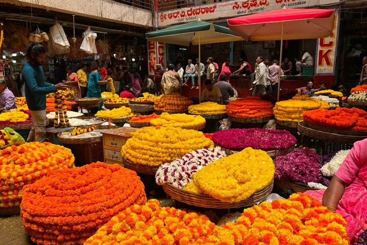 Ultimate Bangalore Full-Day Tour: Palaces, Temples & Markets