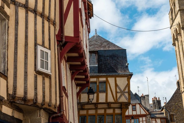 Hello Vannes: Private 2-Hour Intro City Walk with Local Guide