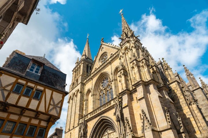 Hello Vannes: Private 2-Hour Intro City Walk with Local Guide