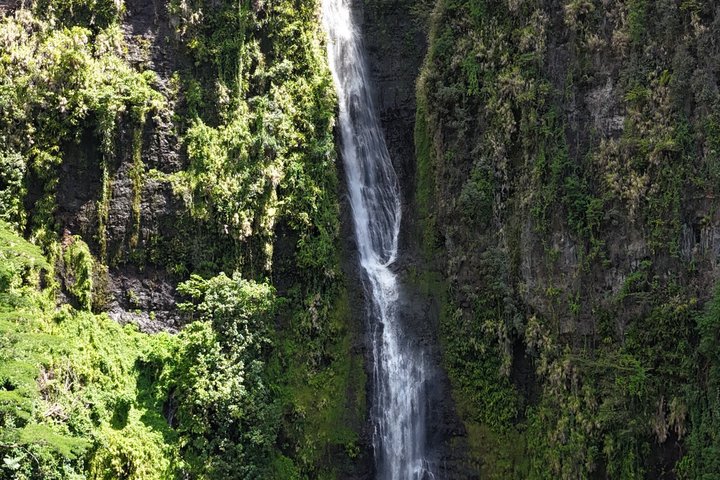 Tahiti, 4h30 Guided Tour, East and West Coast of Tahiti Nui