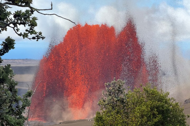 Big Island: Hawaii Volcanoes, Waterfalls and Hilo Adventure
