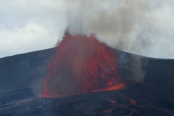 Big Island: Hawaii Volcanoes, Waterfalls and Hilo Adventure
