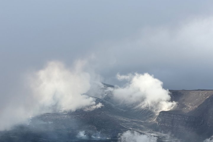 Big Island: Hawaii Volcanoes, Waterfalls and Hilo Adventure