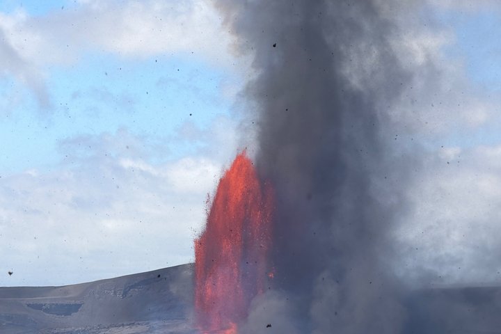Big Island: Hawaii Volcanoes, Waterfalls and Hilo Adventure