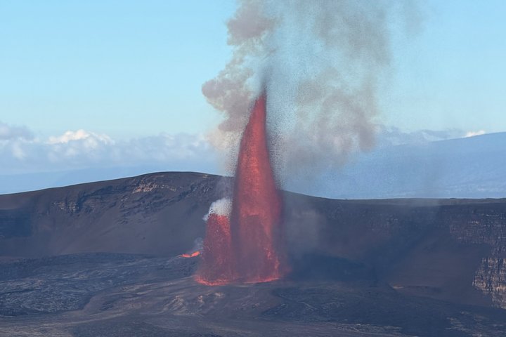 Big Island: Hawaii Volcanoes, Waterfalls and Hilo Adventure