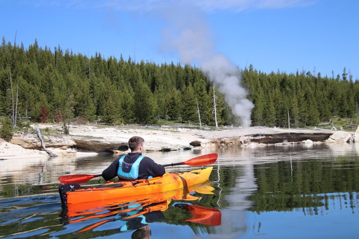 Yellowstone Lake & Hot Springs / 3 Hour Morning or Twilight Tour