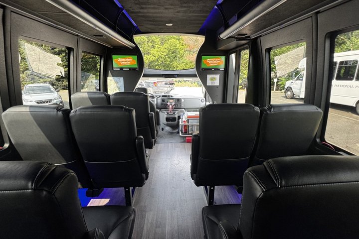 Premium Narrated Bus Tour of Bar Harbor and Acadia National Park (3.5 Hours)
