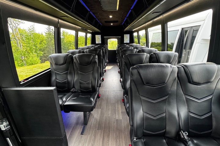 Premium Narrated Bus Tour of Bar Harbor and Acadia National Park (3.5 Hours)