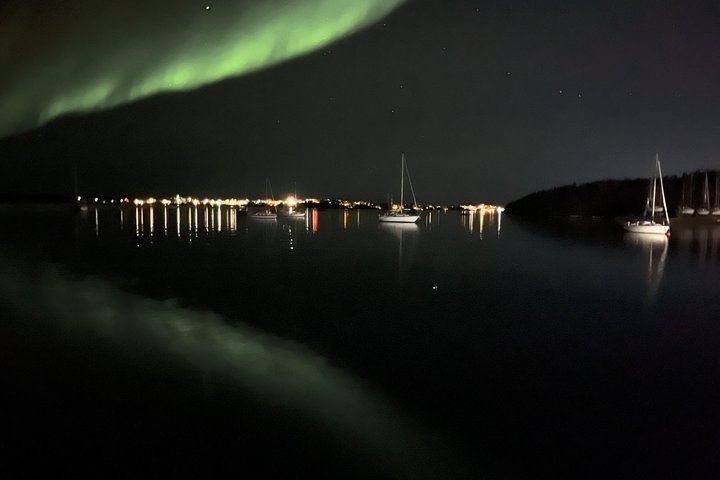 Aurora Hunting Tour in Yellowknife — Shared Bus
