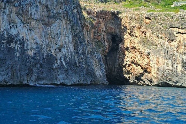 Private 3-hour boat tour to SANTA MARIA DI LEUCA