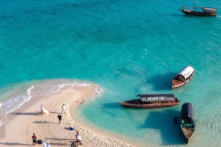 Luxury NAKUPENDA SANDBANK and SPICE FARM TOUR ( Lunch included )