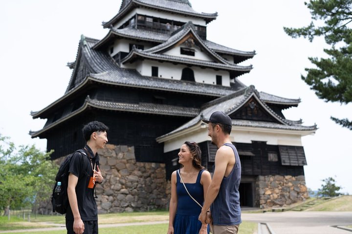 Tea Ceremony and Matsue Castle With Local and Audio Guide