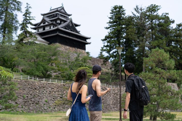 Tea Ceremony and Matsue Castle With Local and Audio Guide