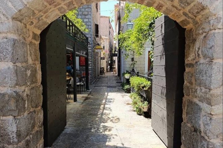 Private Transfer and Mini Tour Podgorica to Budva Kotor Perast