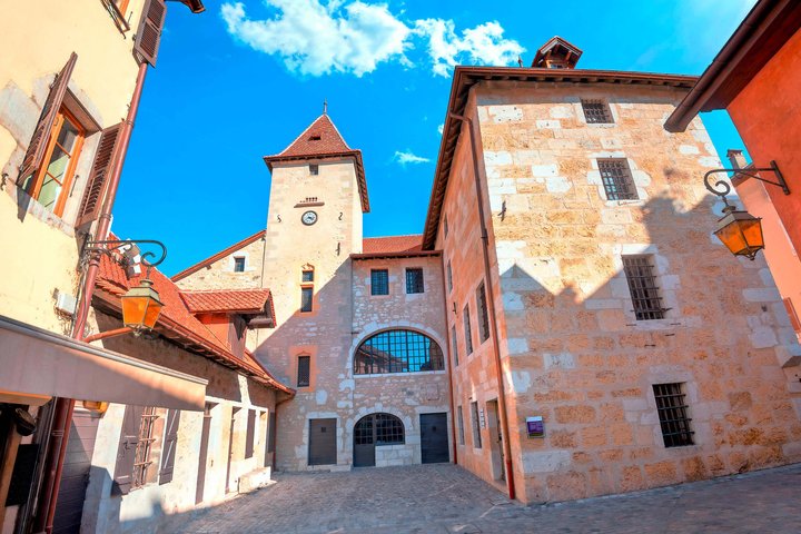 Annecy Walking Tour with Audioguide on your Smartphone