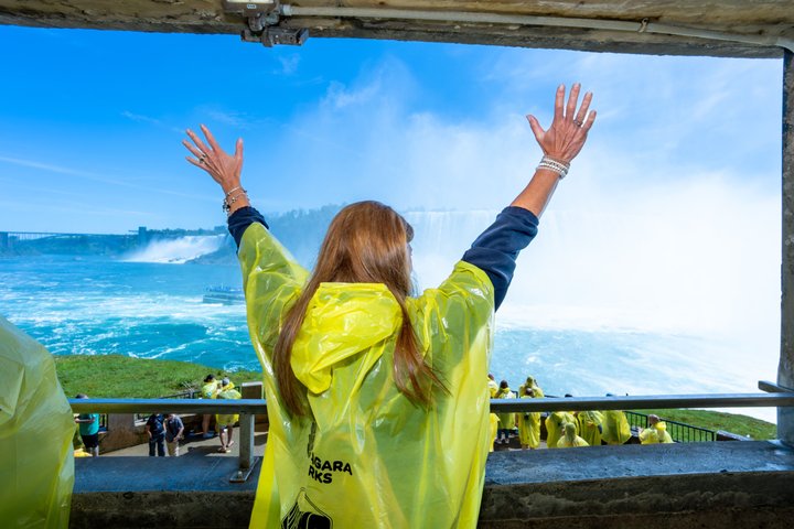 Niagara Falls Boat Cruise & Journey Behind the Falls Tour
