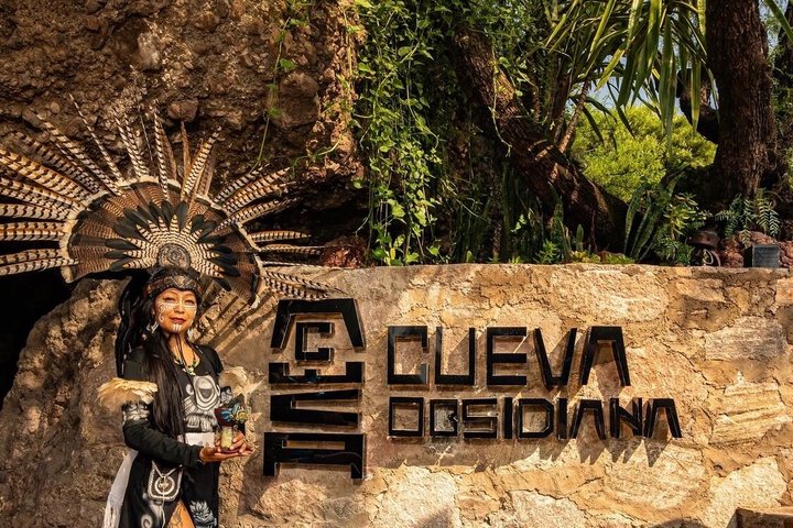 Balloon Flight + Breakfast in a cave + Pick up CDMX + Pyramids