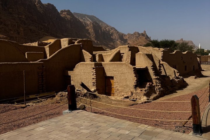 Full-Day Tour from Tabuk: Split Rock of Horeb & Mount Sinai