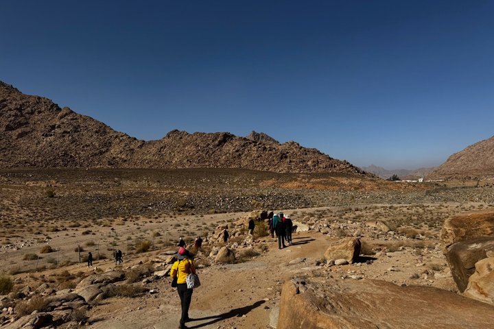 Full-Day Tour from Tabuk: Split Rock of Horeb & Mount Sinai