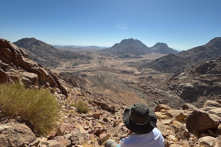 Full-Day Tour from Tabuk: Split Rock of Horeb & Mount Sinai