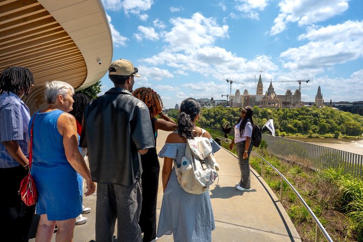 Ottawa Premium City Tour with Parliament Hill & Canal Cruise